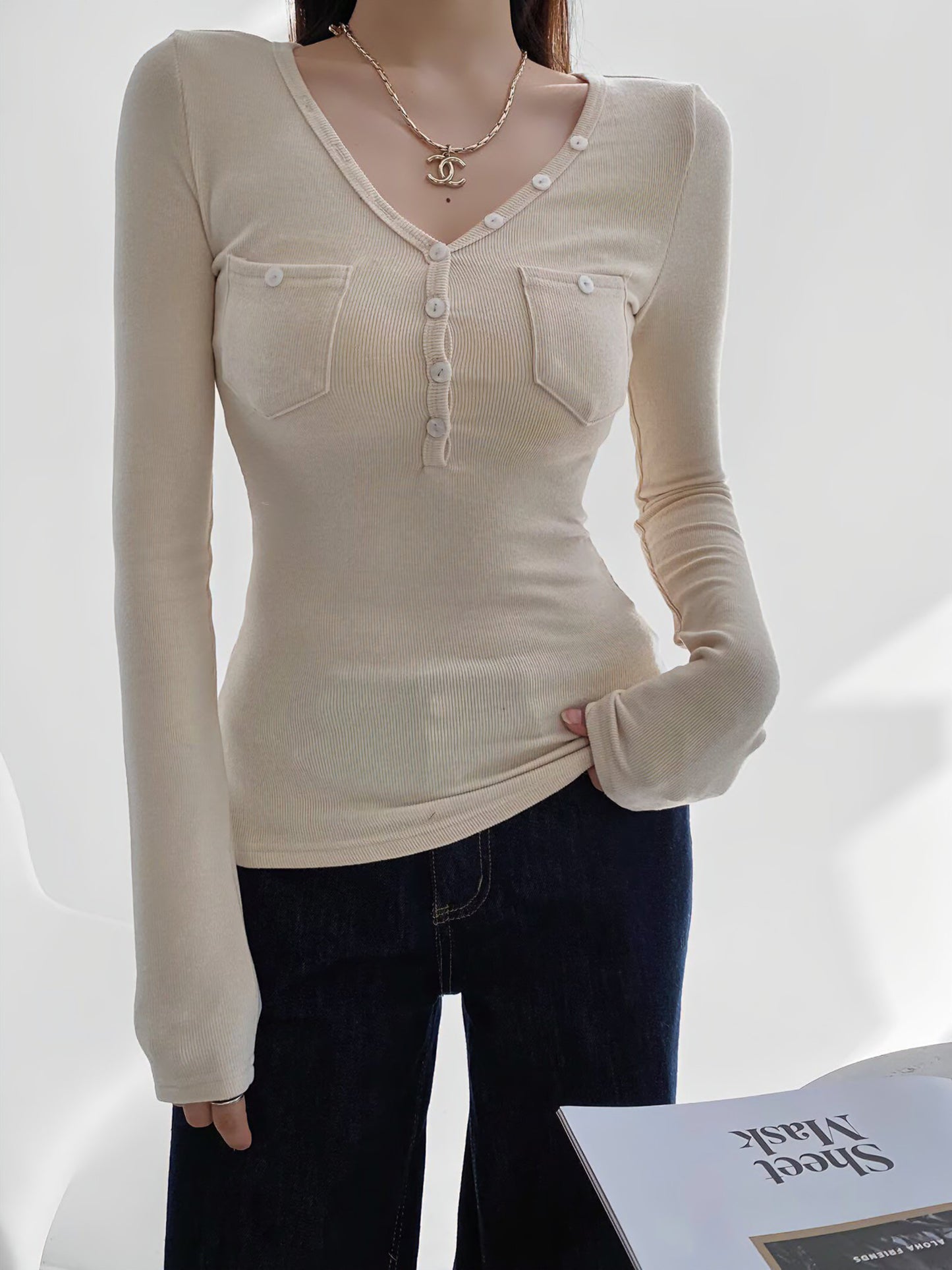 Vネック ポケット付き 長袖Tシャツ / V-Neck Pocket Long Sleeve Top