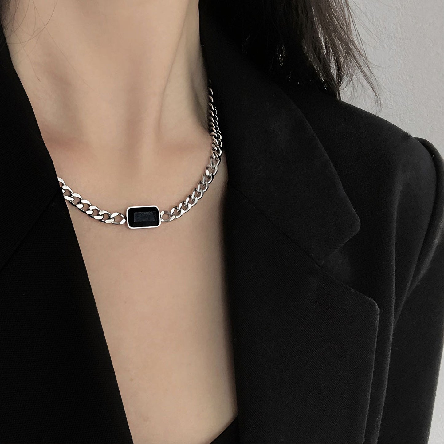 ブラックジルコン スクエア 鎖骨チェーンネックレス / Black Zircon Square Collarbone Necklace