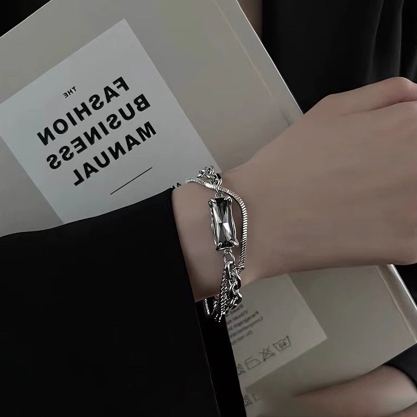 グレークリスタル 多層チェーン チタンブレスレット / Gray Crystal Layered Chain Titanium Bracelet