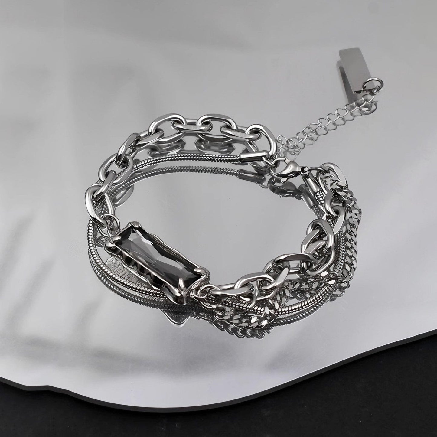 グレークリスタル 多層チェーン チタンブレスレット / Gray Crystal Layered Chain Titanium Bracelet