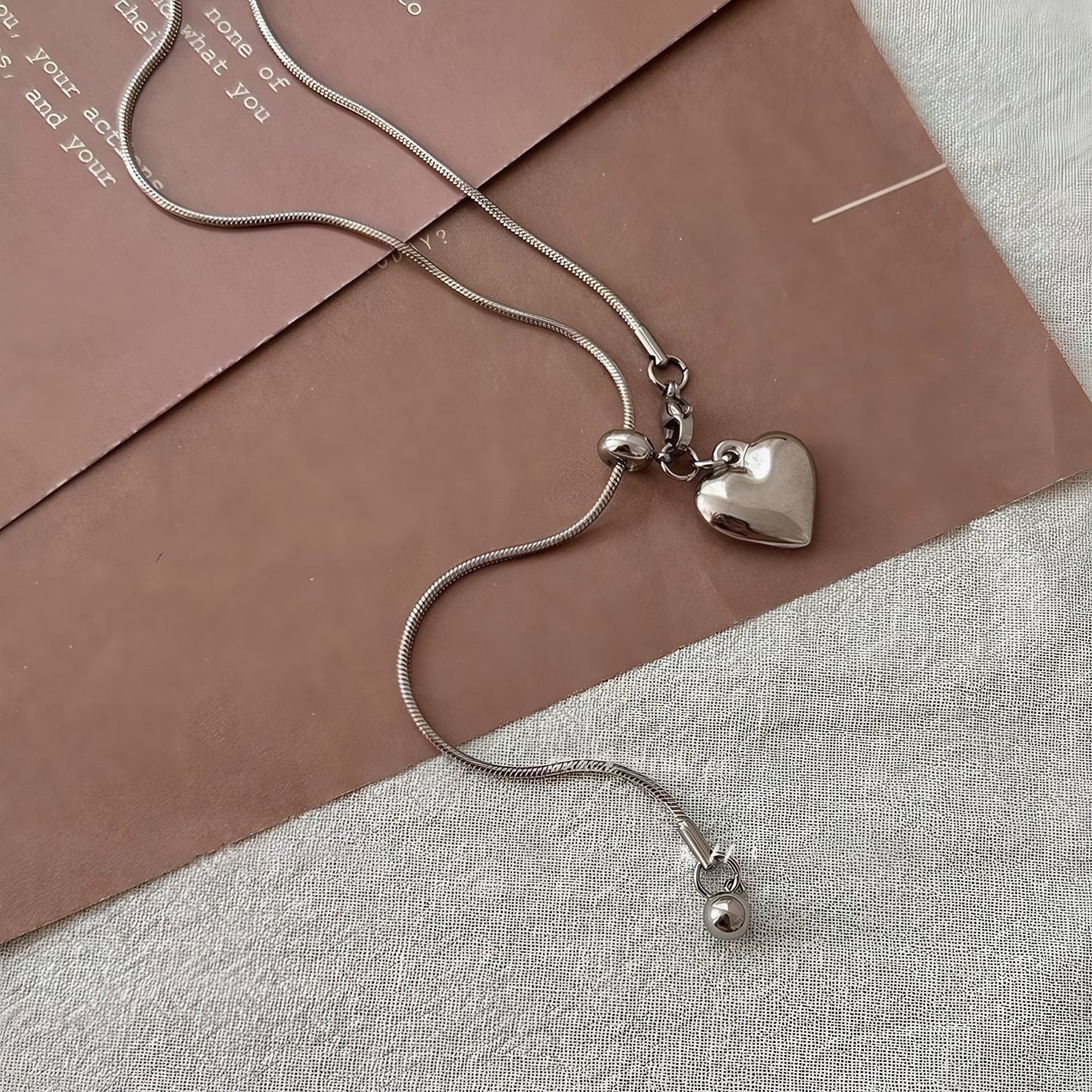 ハートチャーム 抽拉式 ロングチタンネックレス / Heart Charm Adjustable Long Titanium Necklace