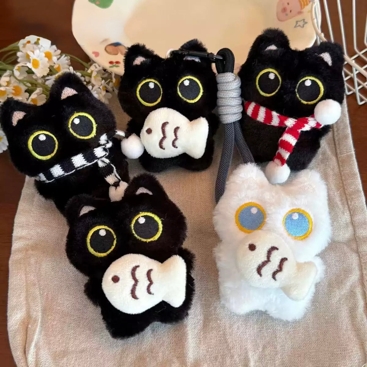 もふもふ猫ちゃんチャーム バッグキーホルダー / Fluffy Cat Bag Charm Keychain